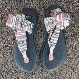 NWOT Sanuk Sandals